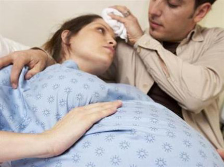 Phụ nữ mang thai mắc cúm con dễ bị tử kỷ