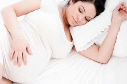 Phụ nữ mang thai ngủ ngáy dễ bị cao huyết áp