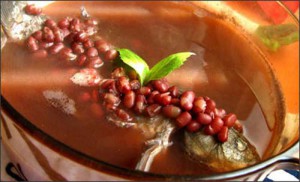Canh cá chép đậu đỏ chống rét