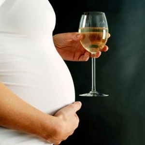 Uống rượu khi mang thai làm giảm IQ